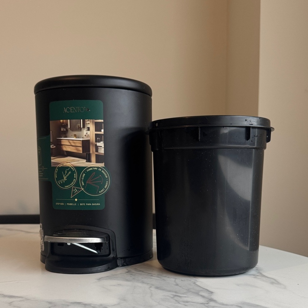 Matte Black Step Trash Can with Removable Inner Bin